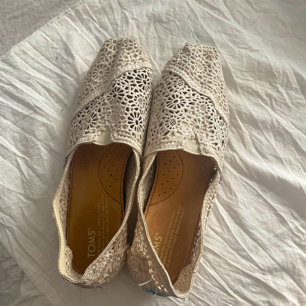 TOMS - Picture 3 of 3